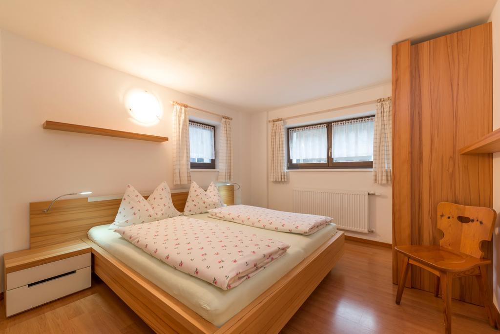 Apartmán Ottohof Colle Isarco Pokoj fotografie